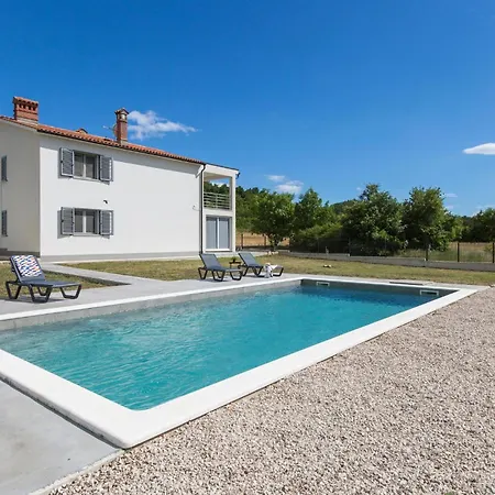 2 Bedroom Gorgeous In Labin *