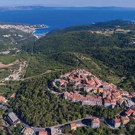 2 Bedroom Gorgeous In Labin Apartment *